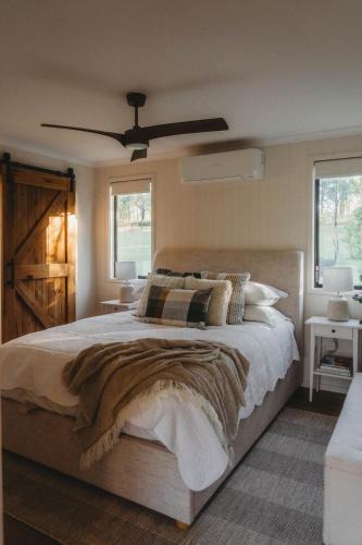 Bunburra House | Sugarloaf - Luxury Farmhouse Cabin