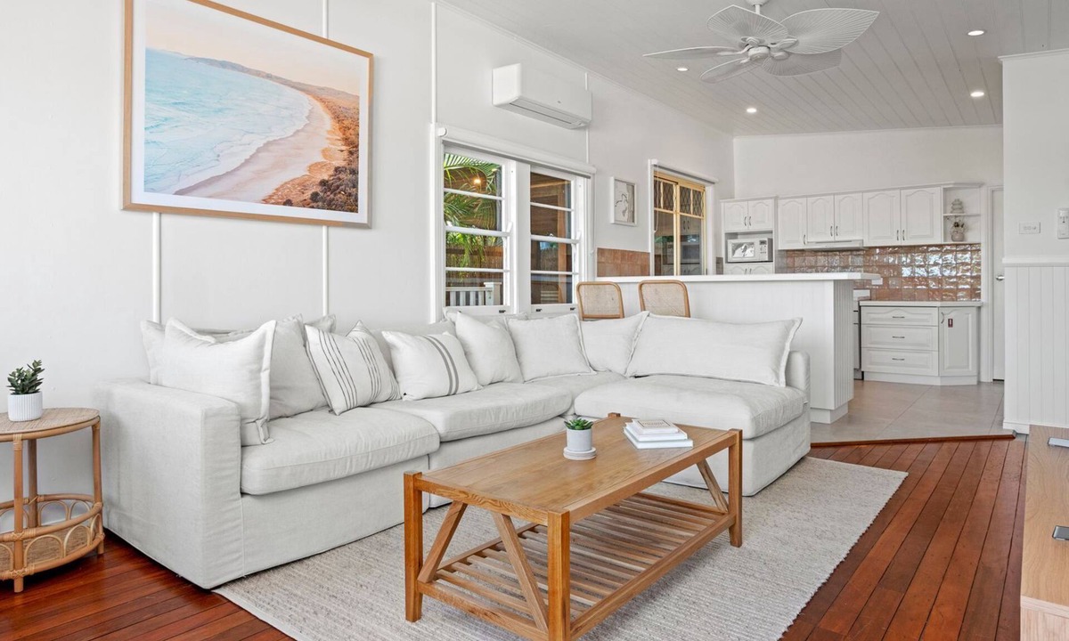 Yamba House | SunDayz Beautiful spacious pet friendly home next to the ocean.