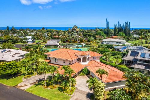 Princeville House | SUNSET PALMS Pool, Tennis, AC Minutes to Beach