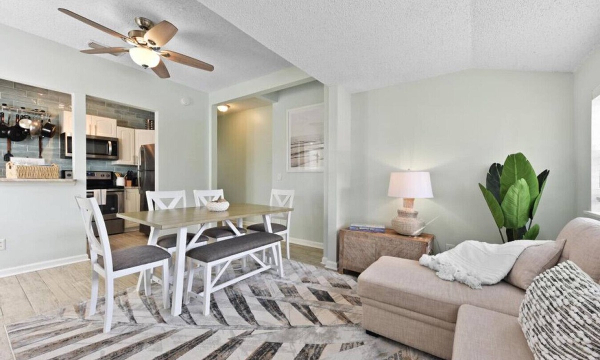 Jacksonville Beach Villa | Sunshine House|1 Blk to Beach|Close to Mayo