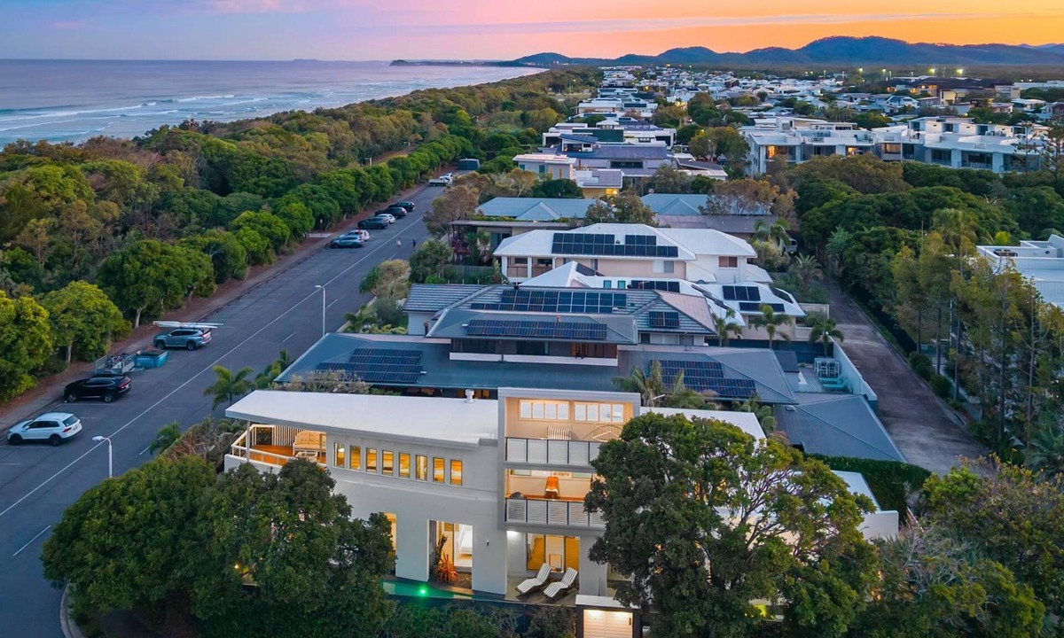 Casuarina House | The Boat House- Casuarina Beachfront Home