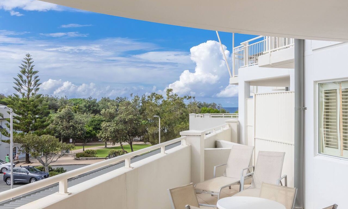 Kingscliff Apartment | The Pool Resort Kingscliff - One Bed Spa Suite (2218) - Holiday Management Co.