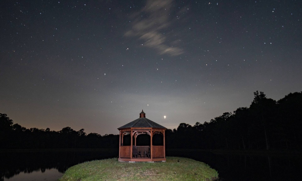 Mentone Cottage | Treehouses located at Little River Canyon overlooking a private lake.