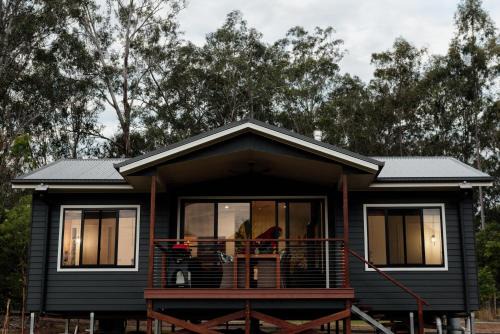 Rathdowney House | Tuckeroo Cottages - Rosella Cottage