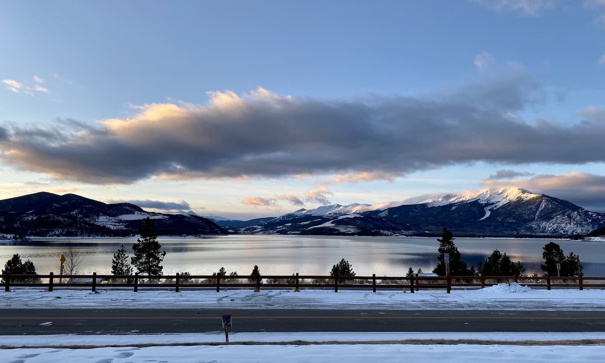 Dillon Condo | 🏔️☀️⛵️UPDATED! Mountain Lake views! Near Marina & Amphitheater -Pool Hottub WiFi