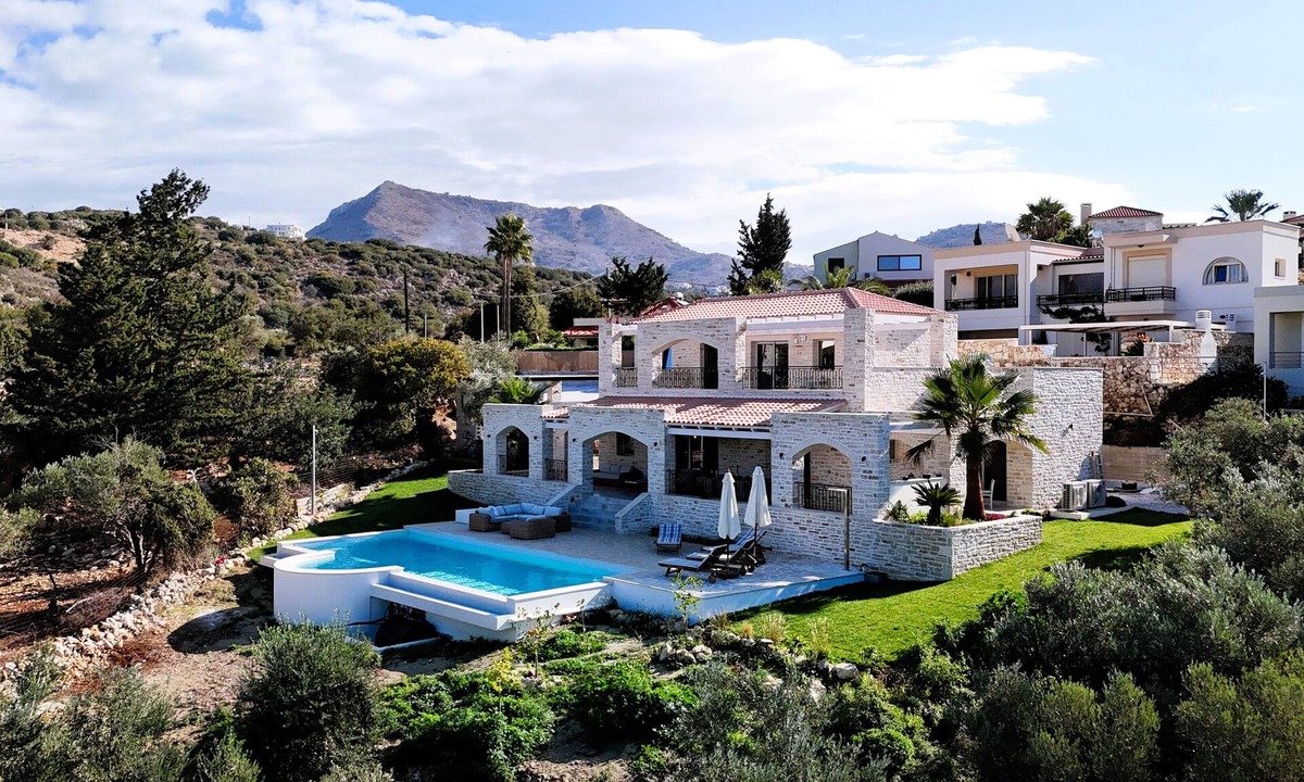 Plaka Villa | Villa Lumidana Charming Stone house in Almyrida