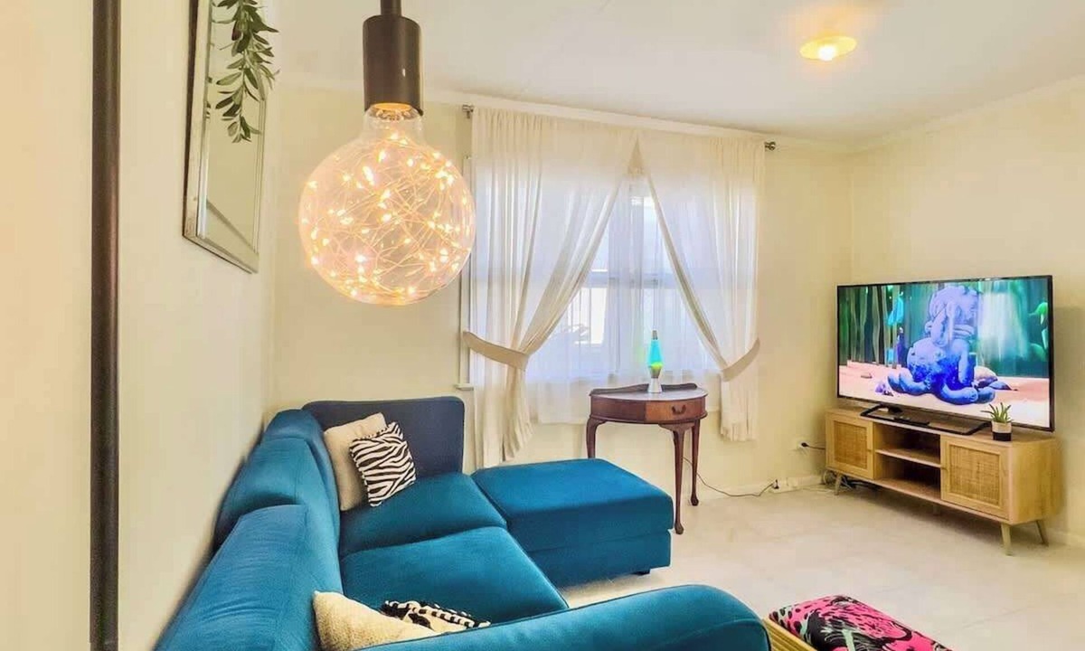 Labrador House | Vintage Coastal House | Fenced Pet-Friendly Yard