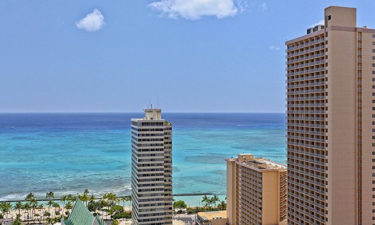 Waikiki Condo | Waikiki Banyan - Ocean View, Free Parking, Beach Gear plus lots of extras!