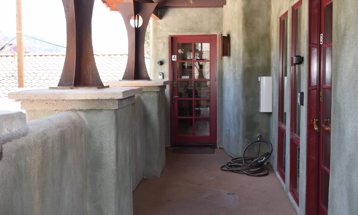 Uptown Sedona Hotel | Walk a Block to Uptown to the main shops, tours, restaurants.