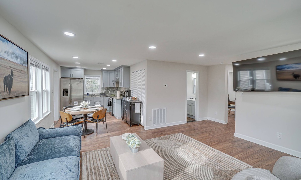 Leesburg House | Walk to Leesburg Historic District: Family Retreat