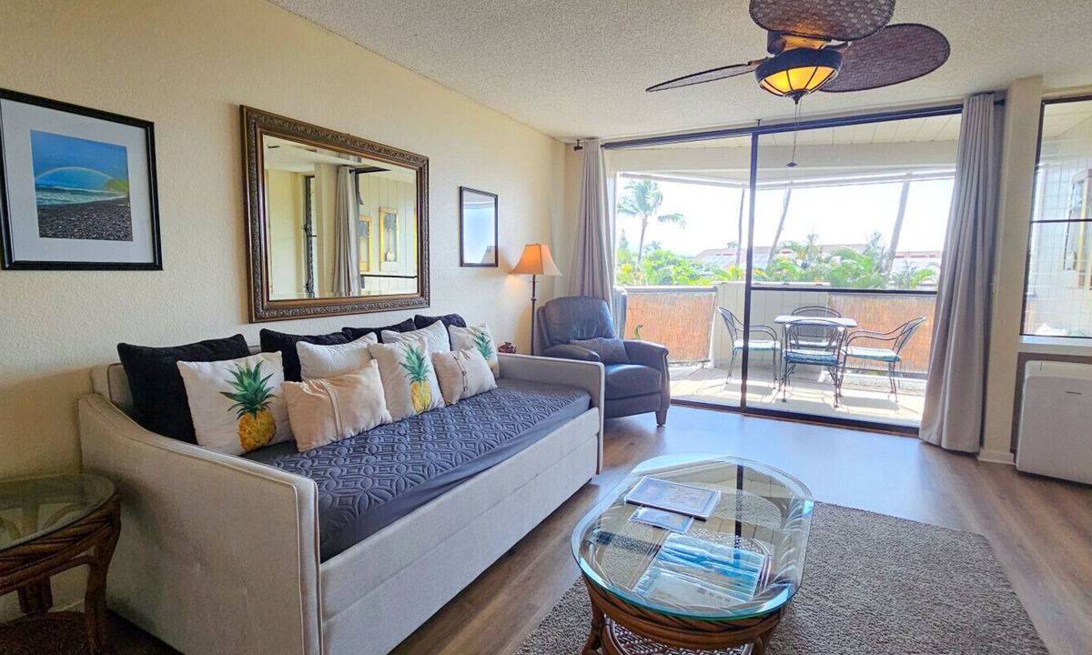 Historic Kailua Village Condo | Walk to the Beach | Downtown Kona Condo with Pool Access