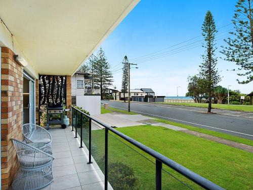 Bilinga Apartment | Waves at North Kirra