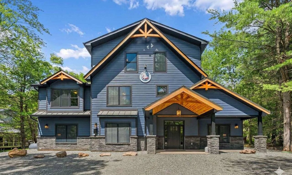 Lake Harmony Estates House | Wet Yeti by PMR with Indoor Pool, Game Room, Sauna, Hot Tub, Fire Pit