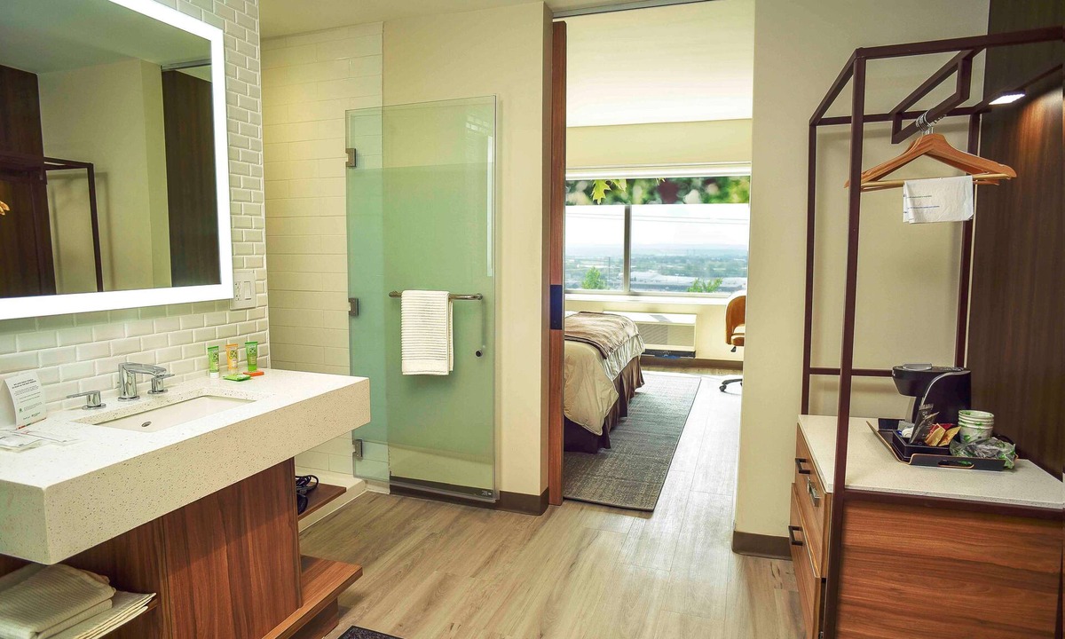 Industry Hotel | Wyndham Garden North Bergen Near Secaucus