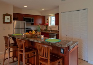 Air-Conditioned Corner Penthouse w/Awesome Ocean Views, Updated Interior