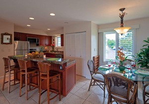 Air-Conditioned Corner Penthouse w/Awesome Ocean Views, Updated Interior