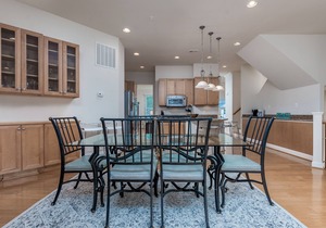 BEAUTIFUL HOME IN THE PENINSULA! 33500 Marina Bay