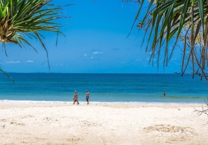 Calinda Sol 10 - Cafes, restaurants and beaches all within 5 min walk.