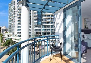 Calypso Plaza Resort Unit 462 - Penthouse style apartment Beachfront Coolangatta