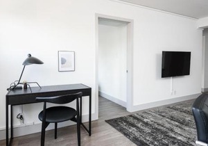 FRONTDESK Open 2 BR Apt 5 miles to Downtown STL