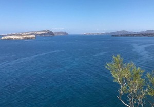 Luxury 2 Bedroom Above Blue Villa in Santorini, Greece