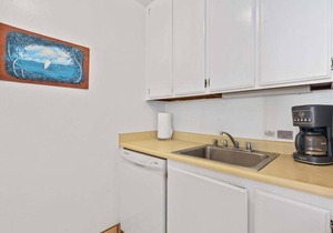 Oceanfront Blissful Sanctuary 🐳 Balcony that Almost Hangs Over The Ocean! 🐠 Hale Kona Kai 308
