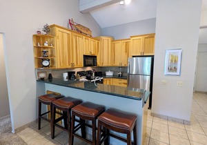 Remodeled Condo w/FREE WiFi, Parking, Heated Pool, Hot Tubs, Skier Shuttles