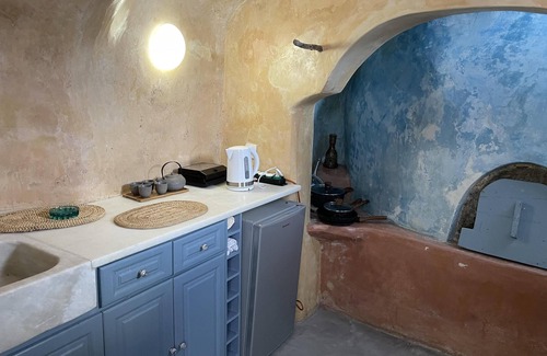 Fira Villa | Charming 2-bed Villa in Thera With Outdoor hot tub