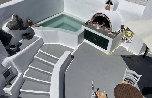 Fira Villa | Charming 2-bed Villa in Thera With Outdoor hot tub