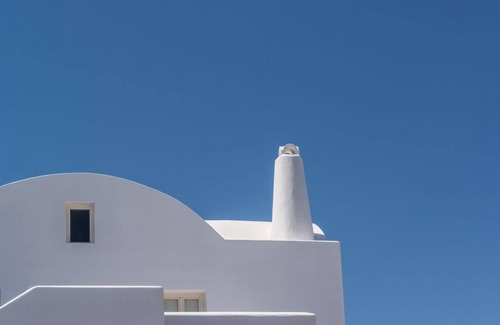 Pyrgos Apartment | Deluxe Suite Sea View Hot Tub - White Co