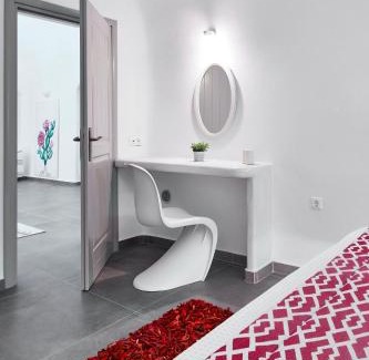 Finikia Villa | Finikia -Foinikia - Luxury Cave - A Wonderful 2 Bedroom Villa - Hot Tub
