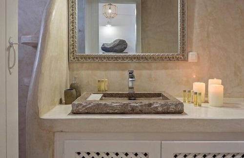 Imerovigli Villa | R 3410 Villa Jabari With Bath Amenities ,Outdoor Jacuzzi & Sitting Area.