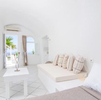 Imerovigli Hotel | Zenith Blue Traditional Houses