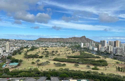 McCully - Moiliili Apartment | 01 FREE Parking 10 min beach 2br-Waikiki Ala Moana