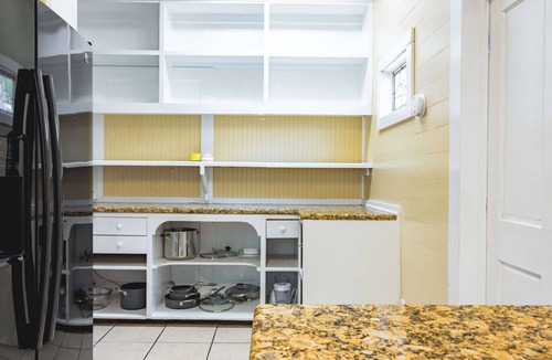 Historic Seaport Apartment | 1 Block to Duval St | Banana's Foster Guesthouse