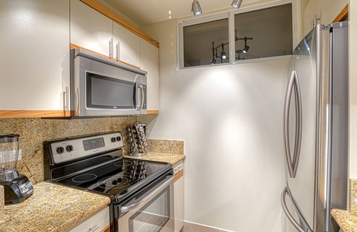 Honokowai Condo | 100% Oceanfront & Unobstructed View -The Mahana 8th floor, 1BR/2BATHROOMS!