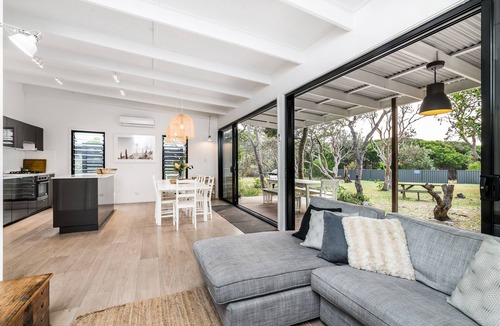Suffolk Park Cottage | #17 Songbird Tallow beach houses 2 bed 3 bath