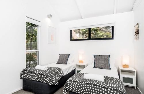 Suffolk Park Cottage | #17 Songbird Tallow beach houses 2 bed 3 bath