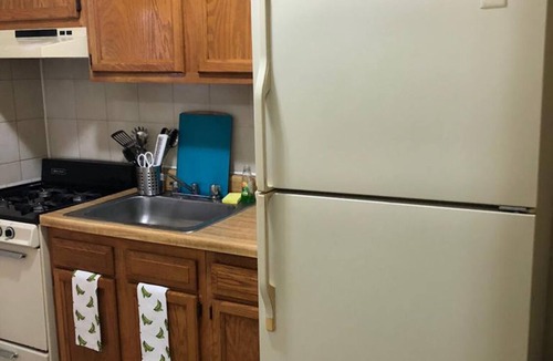 Industry Apartment | 1721 4I Cool Pop Art 2bed Apt-20min NYC Parking Avail