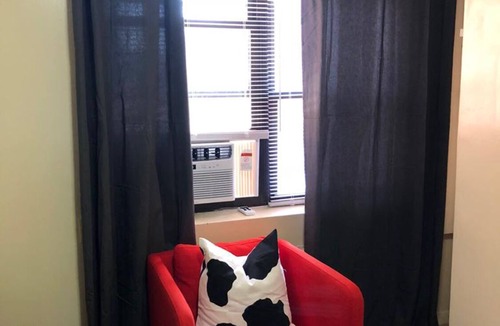 Industry Apartment | 1721 4I Cool Pop Art 2bed Apt-20min NYC Parking Avail