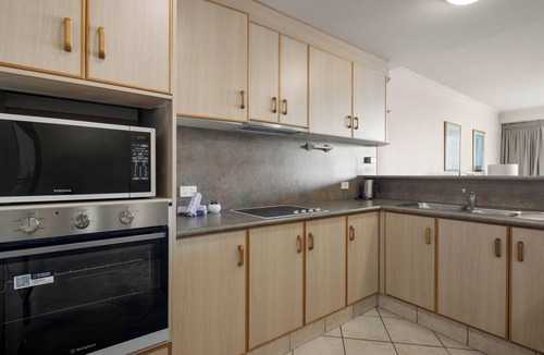 Surfers Paradise Apartment | 1BR Ocean View Apartment - Sun City 2303