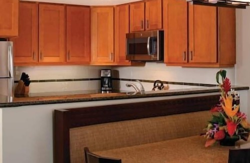 Poipu Hotel | 2 BEDROOM MARRIOTT WAIOHAI BEACH CLUB-SUITE-KOLOA