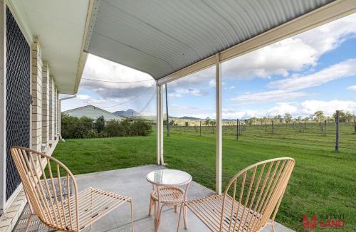 Peak Crossing Villa | 2 Bedrooms villa Countryside Retreat