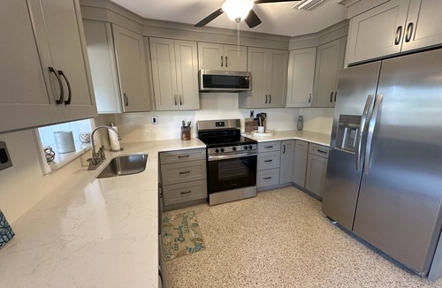 Crystal River House | 2 Minutes to Downtown Crystal River, Large Fenced Yard, Boat Ramp, Pets OK !
