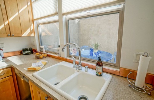 Downtown Albuquerque Condo | #2-Mount Condo · Urban! Art! 1bd1ba Condo near Old Town/Sawmill
