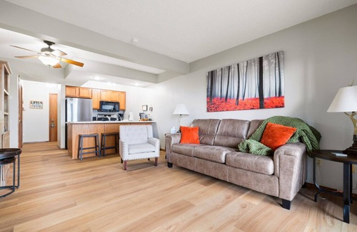Notch Estates Condo | 2mi to Silver Dollar City | Pool & Playground- Whistle Stop Haven