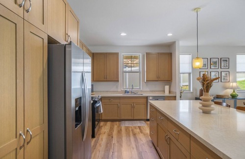Makaha Valley House | 3 Bdrm, Sngl Lvl, Near Beach, BBQ, Pool/Spa, Gym