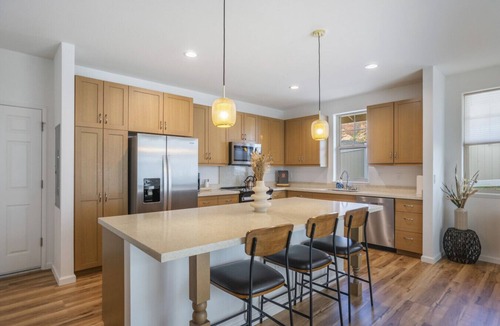 Makaha Valley House | 3 Bdrm, Sngl Lvl, Near Beach, BBQ, Pool/Spa, Gym