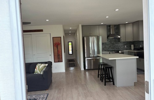 Makaha House | 3 bedroom house with WIFI and free parking, close to beaches and hikes.