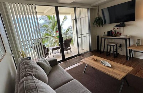 Makaha Apartment | 305 On the Beach